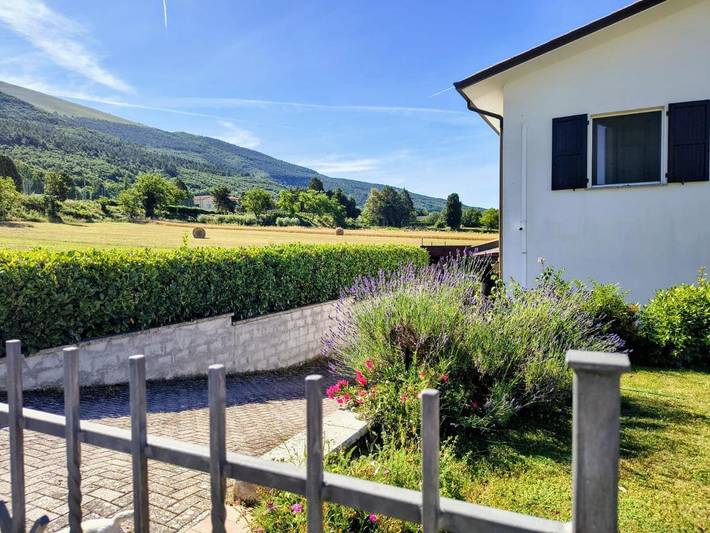 Location de vacances pour 4 personnes, avec vue et jardin à Gualdo Tadino - 3