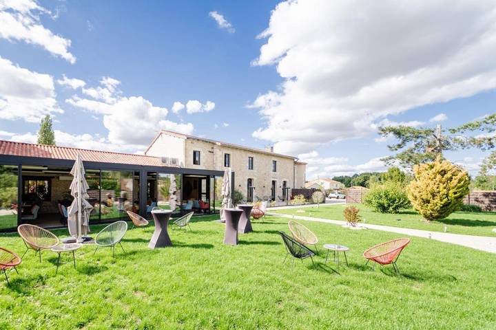 Station pour 6 personnes, avec terrasse ainsi que jardin et jacuzzi à Mignaloux-Beauvoir - 2