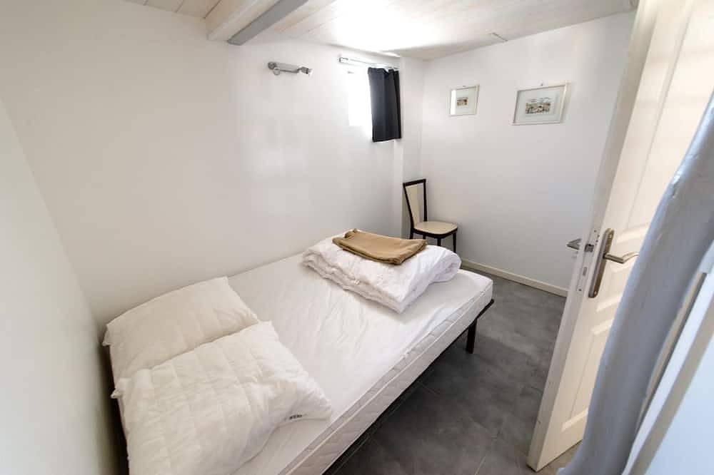 Chalet Traditionnel Sur Pilotis - 200 m de la Plage - Wifi in Gruissan (Ville), Gruissan
