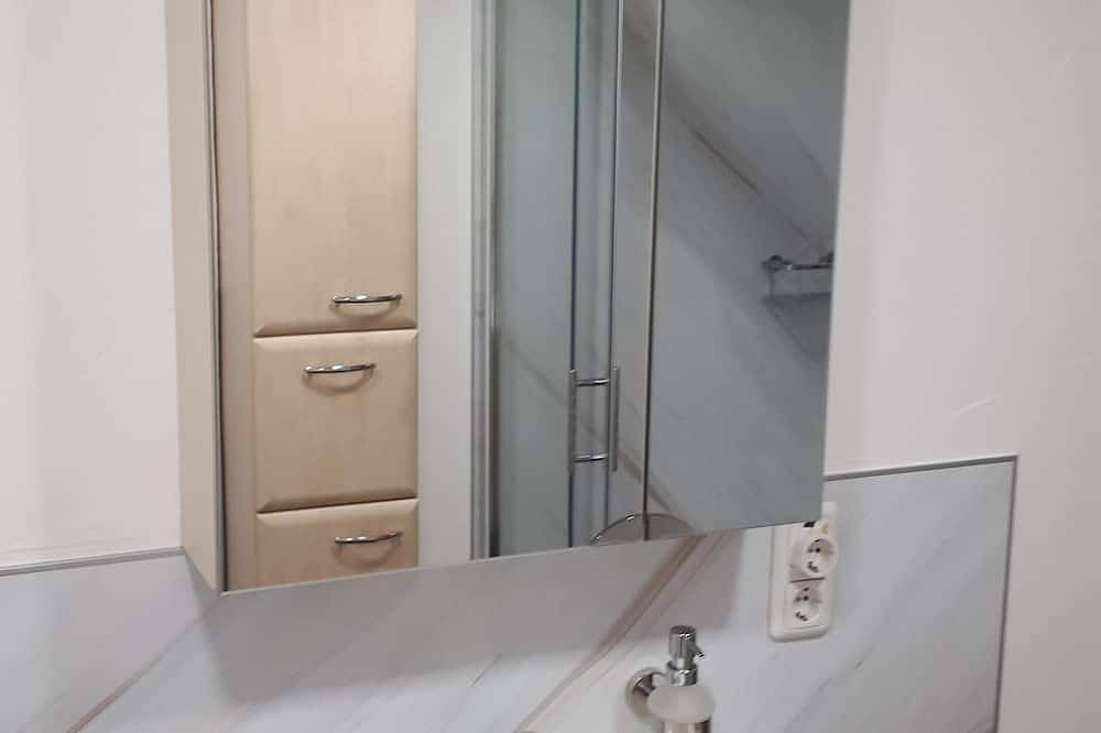 Ganze Wohnung, 100qm große, vollständig eingerichtete Fewo mit 3 Schlafzimmern in Sulzdorf a.d.Lederhecke, Franken