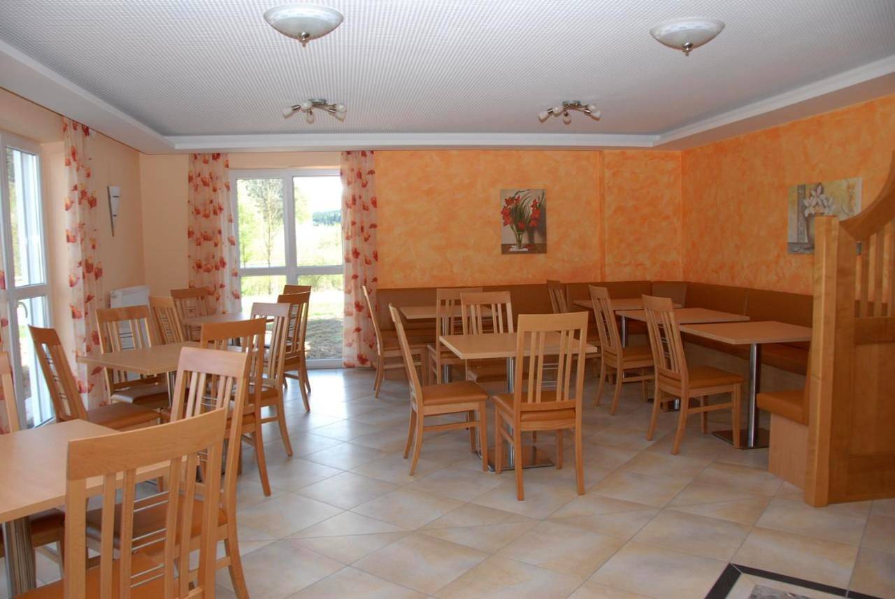 Single Room with Bathroom in Eggenfelden, Ostbayern