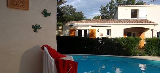 Gîte pour 4 personnes, avec terrasse ainsi que jardin et piscine à Notre-Dame-de-Londres