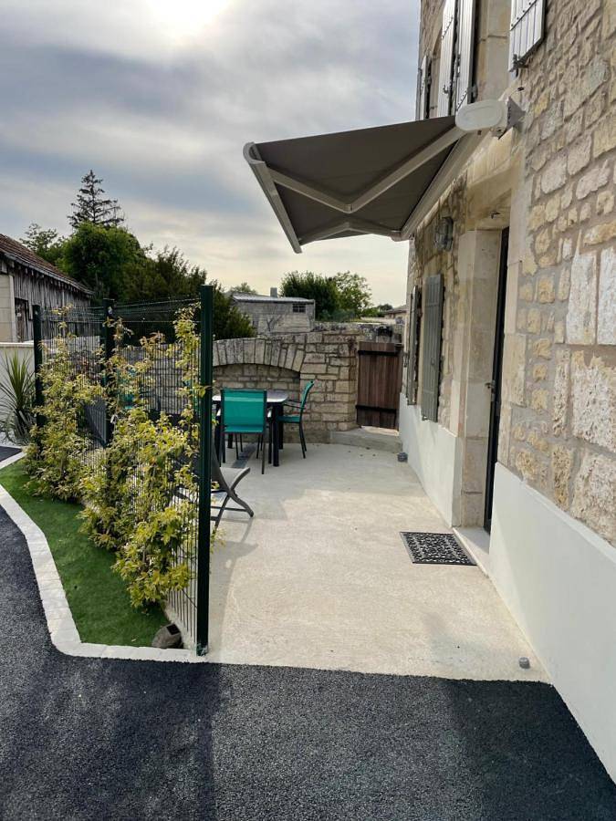 Loft en centre-ville 900m cure in Jonzac, Région de Jonzac