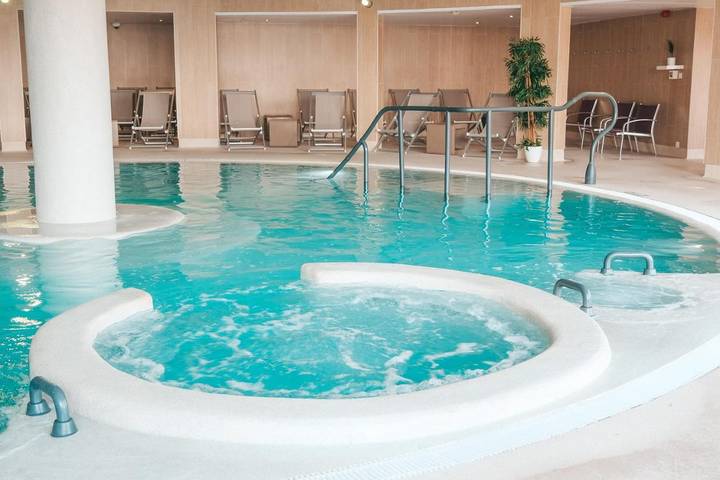 Location de vacances pour 3 personnes, avec terrasse et jacuzzi ainsi que piscine et sauna, animaux acceptés dans Thalazur - 3