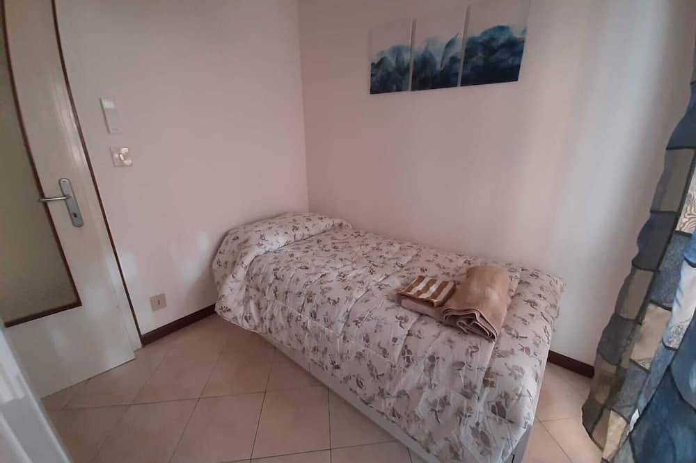 Entire apartment, Large apartment suitable for friends and families.  Cin It031009C2Ykmz5Nyx in Grado, Gorizia Province