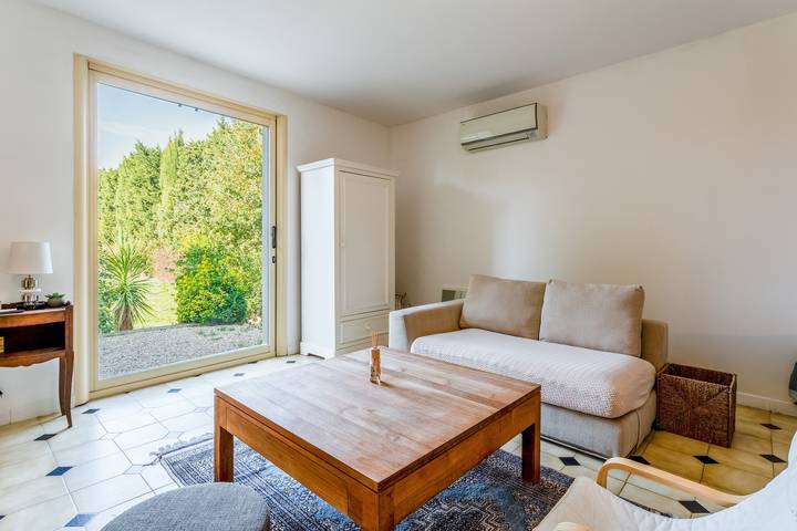 Vacation Home 'Rooftop Terrace in Provence' with Private Terrace, Pool, Wi-Fi & Ac in Eyragues, Arles region