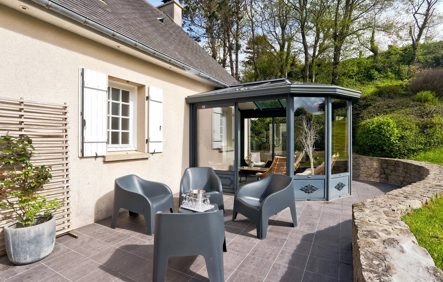 Cozy 2BR Apartment with Garden, WiFi & Parking, 1.5km to Beach in La Hague, Côte de la Déroute