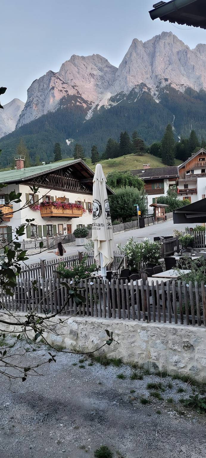 Hel studio-lejlighed, Bergblick Holiday Apartment – Newly Renovated with Balcony and Mountain Views in Grainau, Eibsee