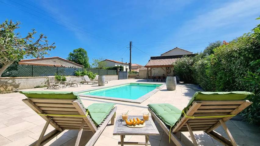Location de vacances pour 13 personnes, avec terrasse et piscine, animaux acceptés à Olonzac - 2
