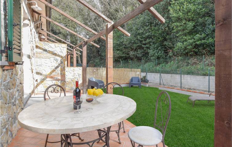 Cozy 2BR Apt with AC, Parking & WiFi in Rosignano in Rosignano Marittimo, Costa Etrusca