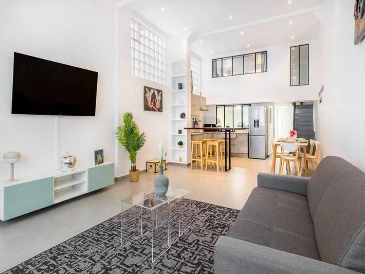 Loft for 10 people in Paris