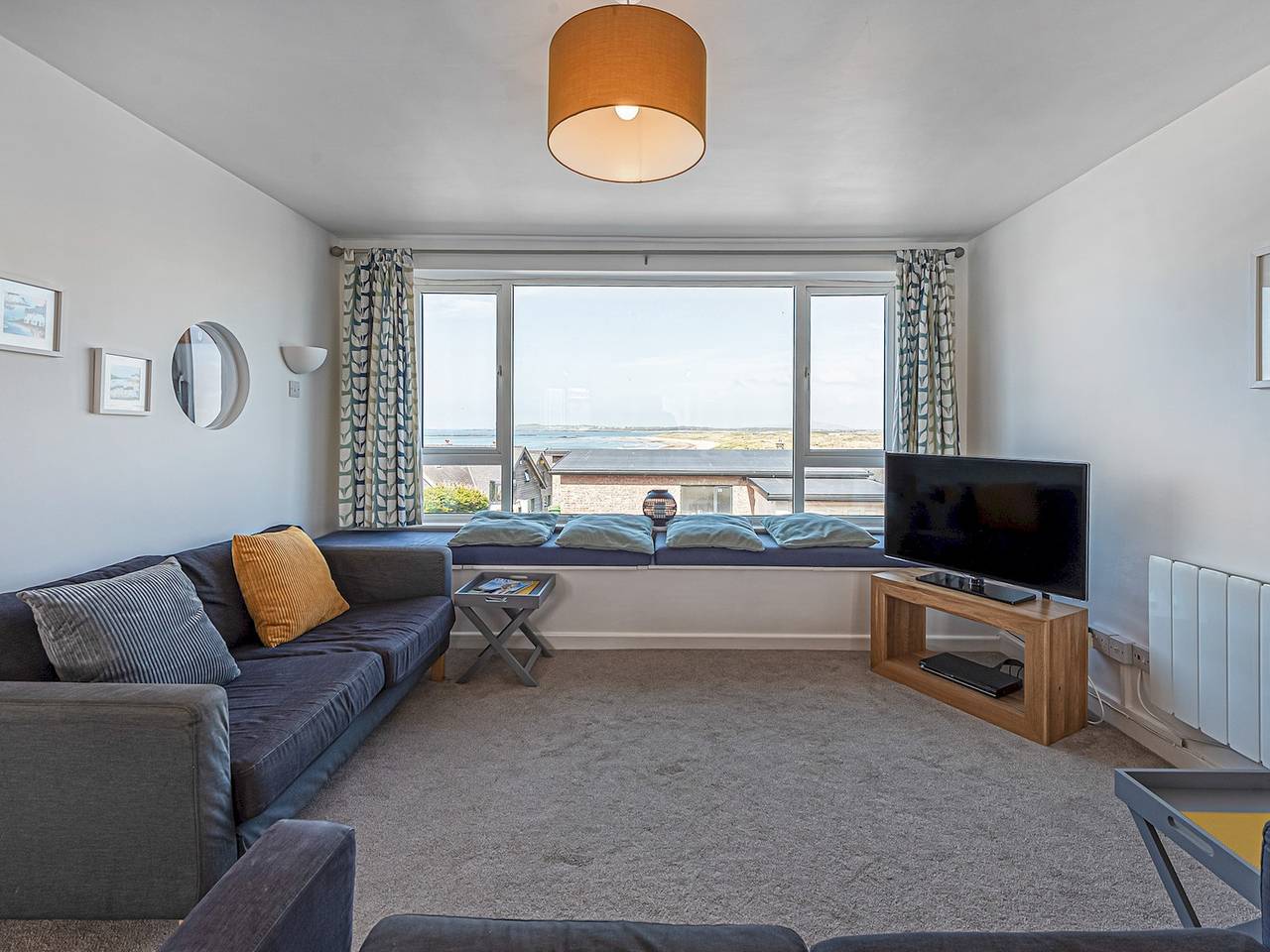 Entire apartment, Sea View Apartment in centre of Rhosneigr - Pass the Keys in Rhosneigr, Isle of Anglesey