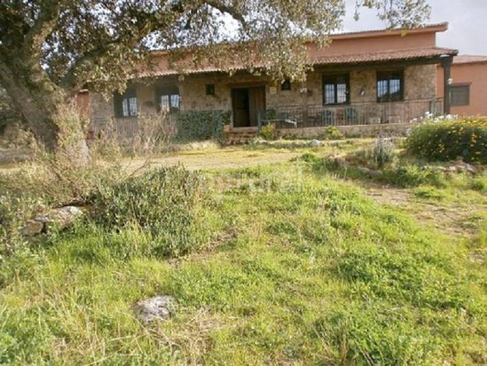 Casa rural para 3 personas, con Balcón y Terraza además de Jardín y Vistas al lago en Pedroso de Acim