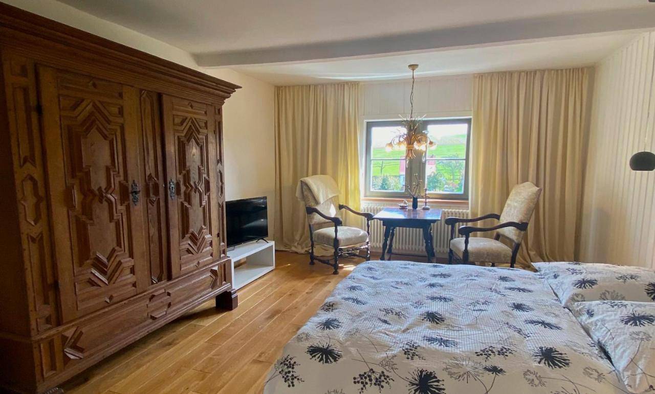 Ganze Wohnung, Ferienparadies im Alten Pfarrhaus - Fewos für 2 - 6 Personen - Gartensauna - Parkplätze in Papstdorf, Gohrisch