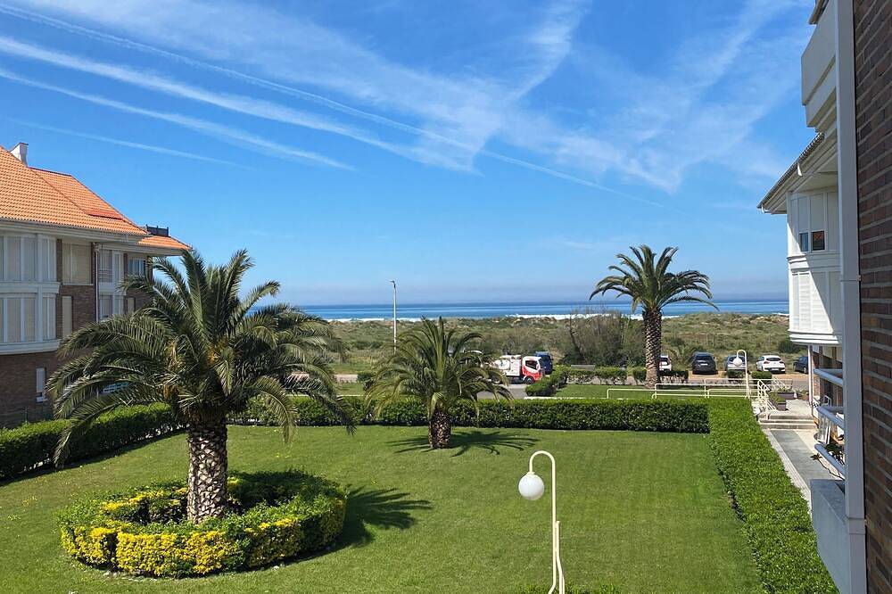 Entire apartment, Apartamento con vistas al Mar playa Berria-Santoña in Santoña, Cantabrian Coast
