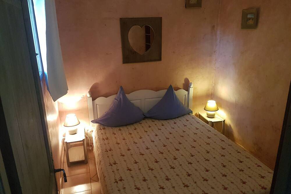 Maisonnette gîte avec piscine à Eygalières 6 personnes  parc naturel des alpill in Eygalières, Région d'Arles