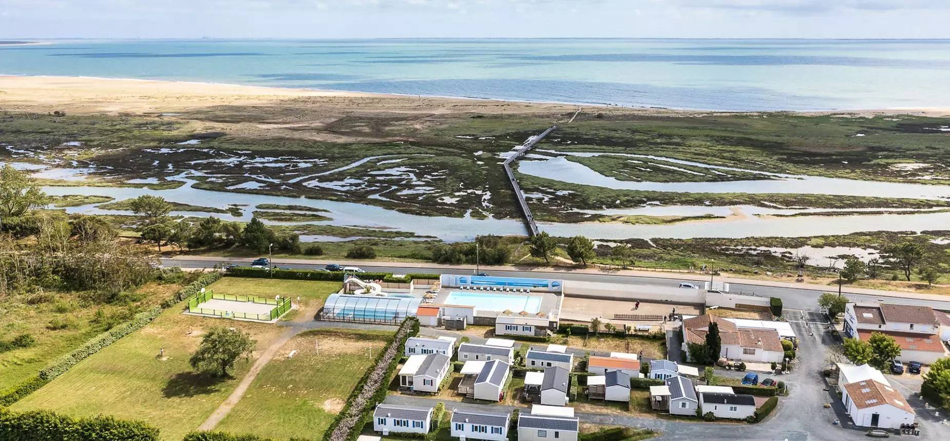 Mobil-home Confort 3 Pièces 4 Personnes + Tv in La Tranche-sur-Mer, Vendée