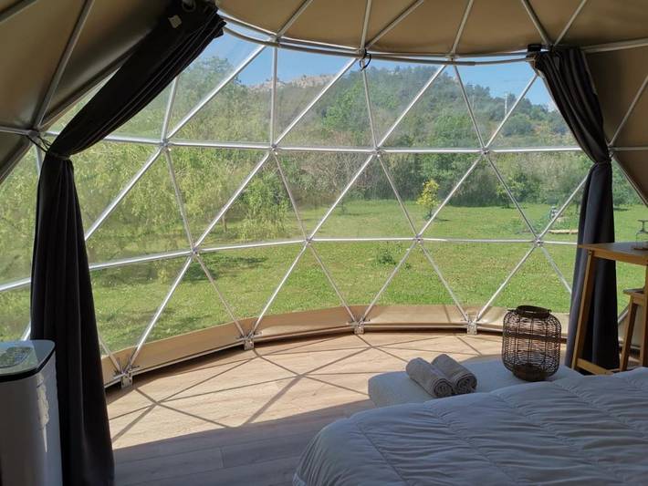 Tente pour 2 personnes, avec jacuzzi et jardin dans l' Aude