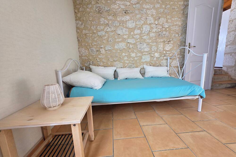 Charmante maison en pierre et bois avec une grande piscine privée. in Villeneuve-de-Duras, Région de Marmande