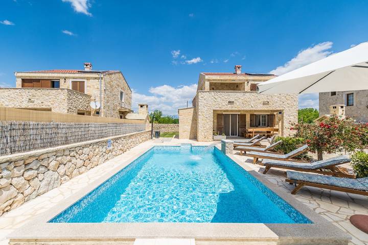 Villa für 6 Personen, mit Balkon und Garten sowie Pool in Privlaka - 2