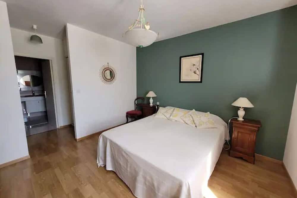 Lily's house with the charm of our childhood in Velleron, Vaucluse