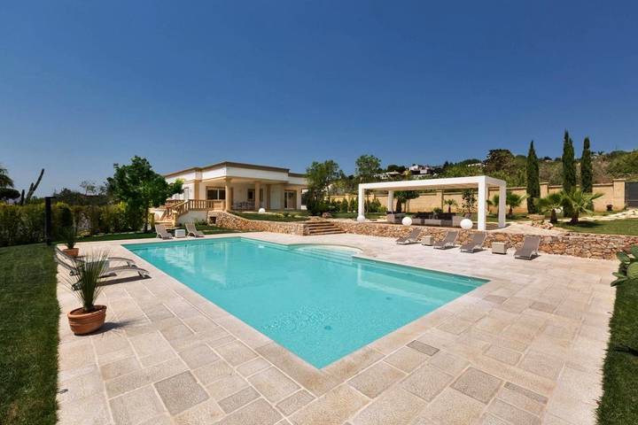 Villa per 12 persone, con Terrazza e Giardino nonché Piscina e Panorama a Parabita