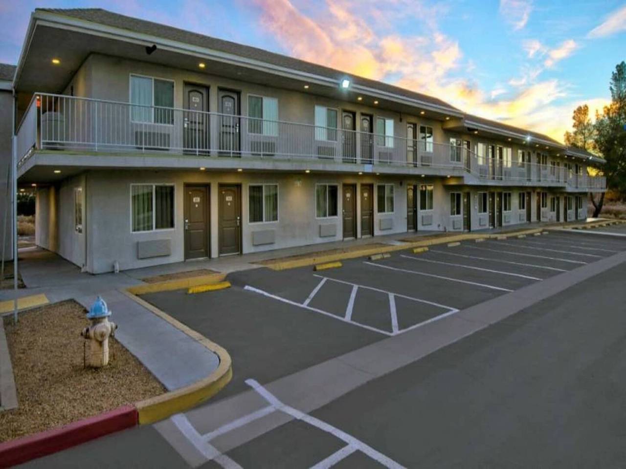 Ganze Wohnung, 1 Kingsize-Bett | Rauchen erlaubt | Victorville in Victorville, San Bernardino County