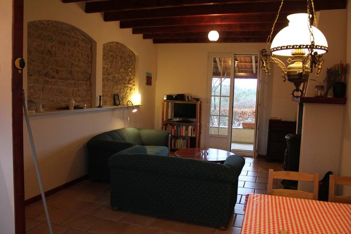 Ferienhaus „Petit Crecy“ mit Gemeinschaftspool, privater Terrasse und WLAN in Fertrève, Nièvre