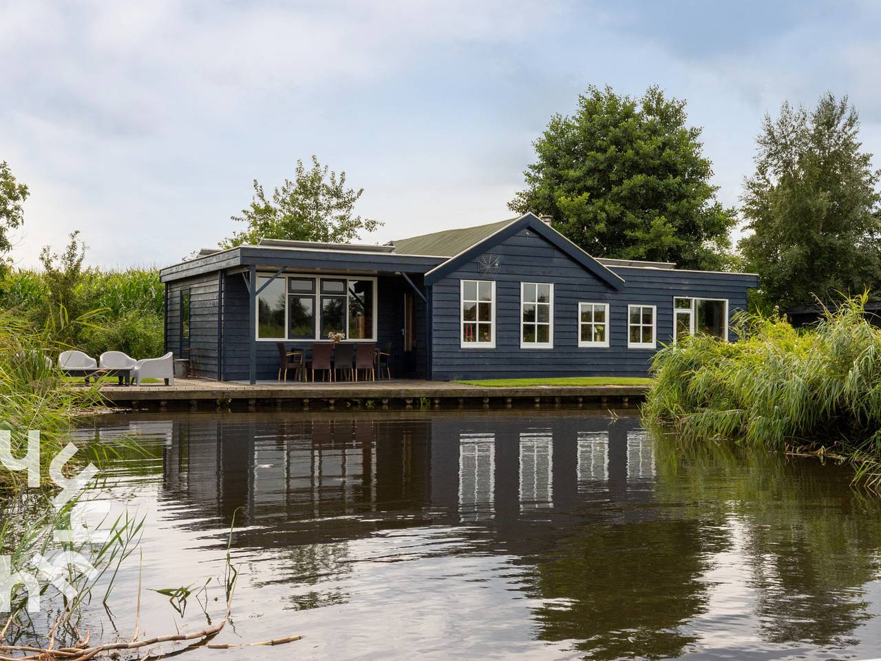 Einzigartiges 8-Personen-Ferienhaus auf dem Wasser in Giethoorn, mit 2 Flüsterbooten in Nationalpark Weerribben-Wieden