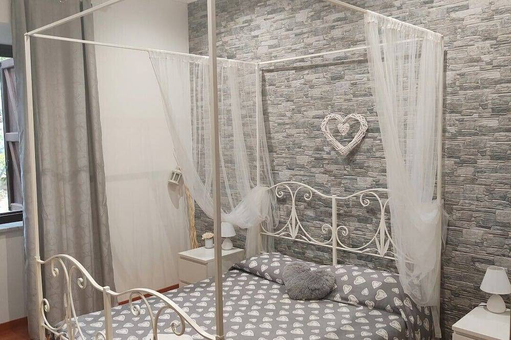 Farmhouse with swimming pool, Rome and Airport short distance in Ciampino, Castelli Romani