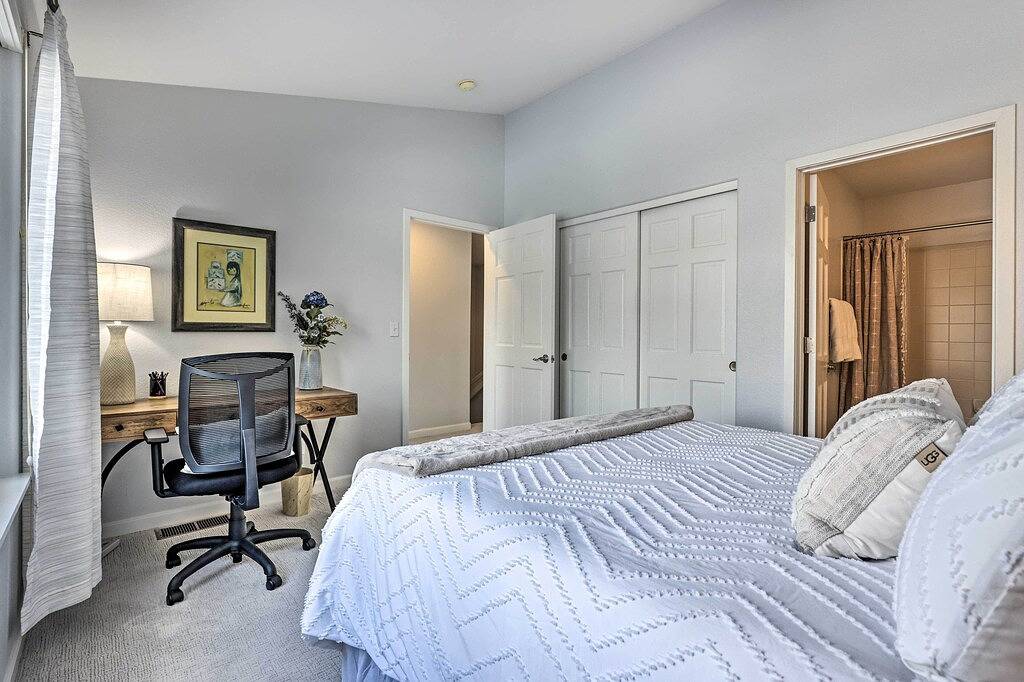 Stunning Mtn Views & Hot Tub: Silverthorne Retreat in Silverthorne, Arapaho and Roosevelt National Forests