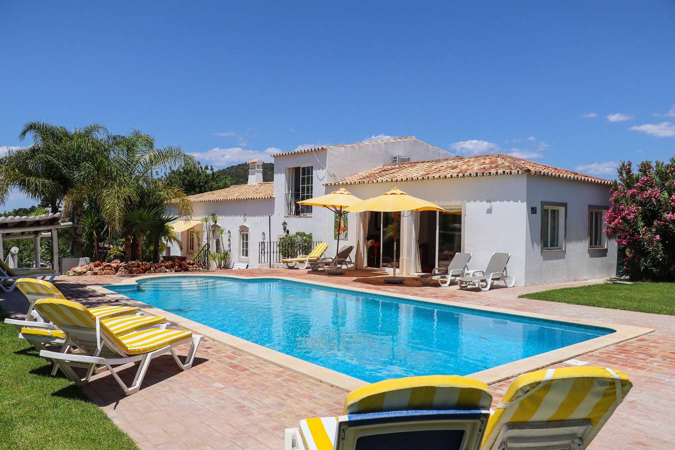 Idyllic Farm House with huge Garden for 14Pax in Loulé (São Clemente), Faro Distrikt