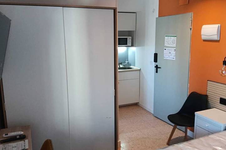 Estudio con Cama Matrimonio en Arganda del Rey, Madrid Cocina y Balcón in Arganda del Rey, Área Metropolitana de Madrid