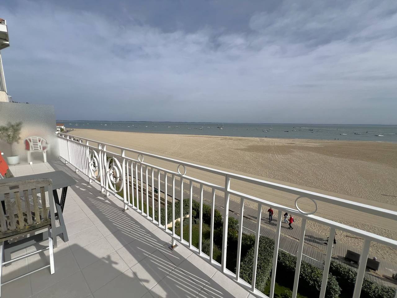 Entire apartment, Apartment with sea view, beach access, parking included in Arcachon, Arcachon region