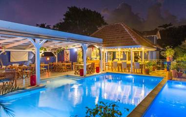 Hôtel pour 2 personnes, avec jardin ainsi que jacuzzi et piscine, animaux acceptés en Martinique