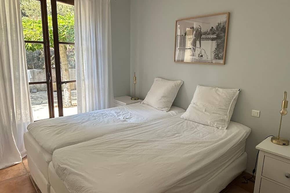 Saint-Tropez sea-view paradise, private swimming pool, 3 min from beach in l'Escalet, Ramatuelle
