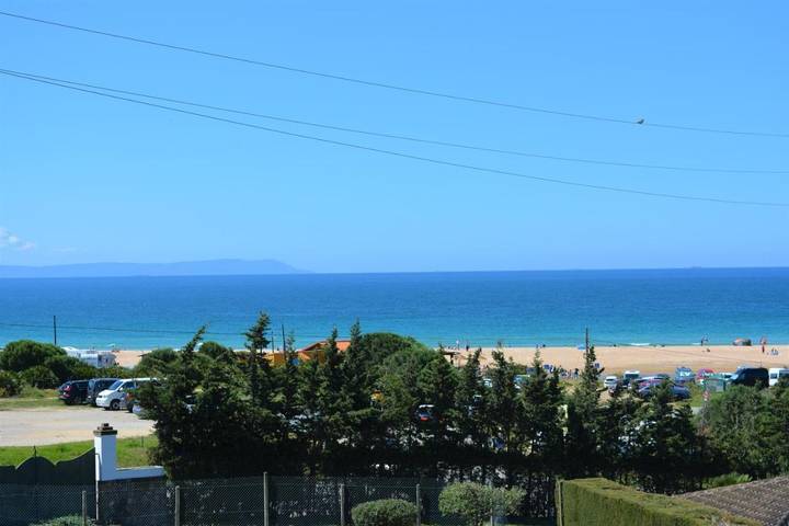 Apartamento para 4 personas, con Terraza y Jardín en Playa de Bolonia