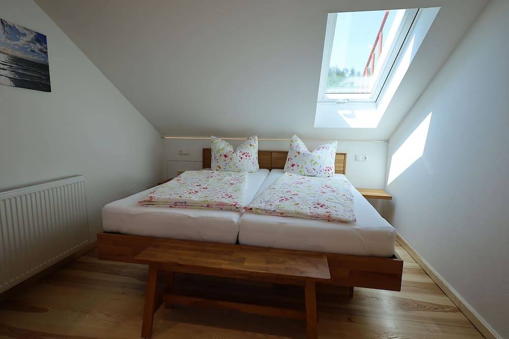 Ganze Wohnung, Ferienwohnung Kleeblatt, 2-6 Personen, 3 Schlafzimmer, 63m² in Chieming, Chiemsee