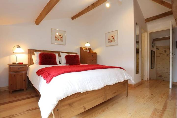 Location de vacances pour 8 personnes, avec piscine ainsi que terrasse et jardin à Sainte-Croix (France) - 3