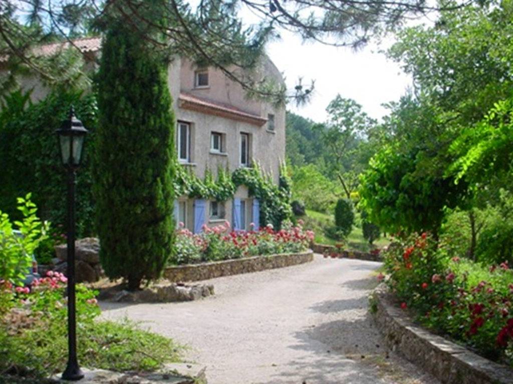 Gîte Domaine des Rochers in Saint-Étienne-de-Gourgas, Région de Lodève