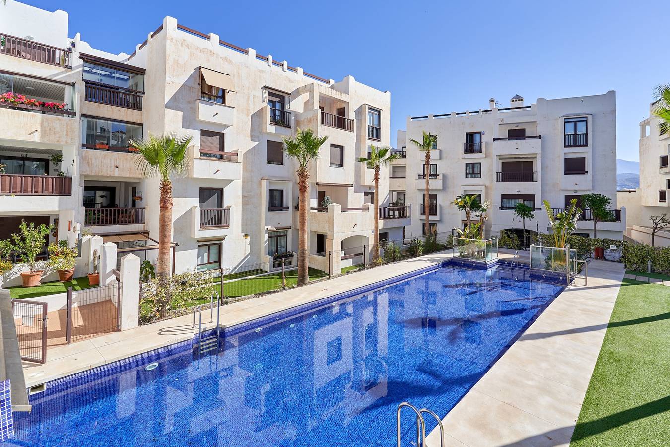 Geheel appartement, Appartement 'El Ático Del Oasis' met zeezicht, wifi en airconditioning in Salobreña, Costa Tropical