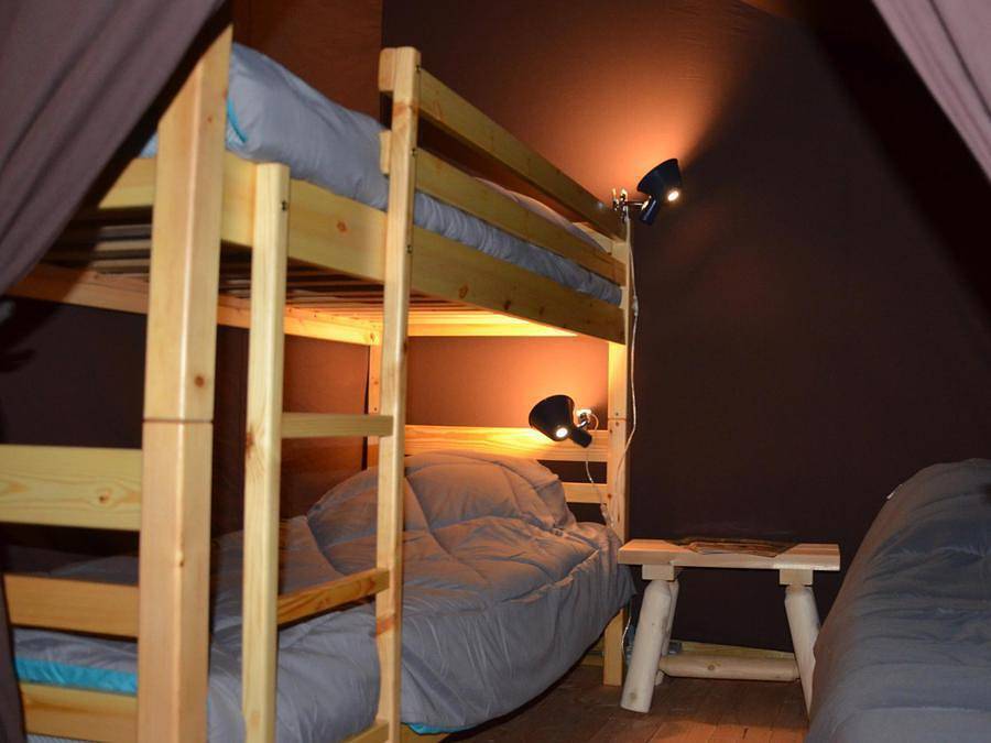 Camping Le Bosquet - Zelt 5 personen - Robinson Lodge - 2 Zimmer - 25 m2 (+überdachte Terrasse 10 m2) 5 Personen in Domme, Périgord Noir
