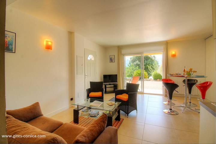 Gîte pour 2 personnes, avec Terrasse ainsi que Jardin et Vue en Corse-du-Sud - 4