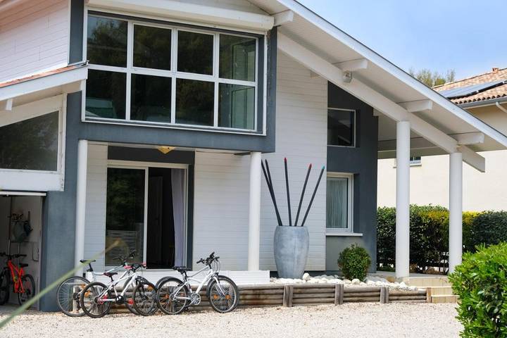 Location de vacances pour 10 personnes, avec jardin ainsi que vue et vue sur le lac, animaux acceptés dans Golf De Pinsolle - 2