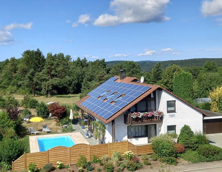 Ferienwohnung für 4 Personen, mit Balkon und Garten sowie Sauna