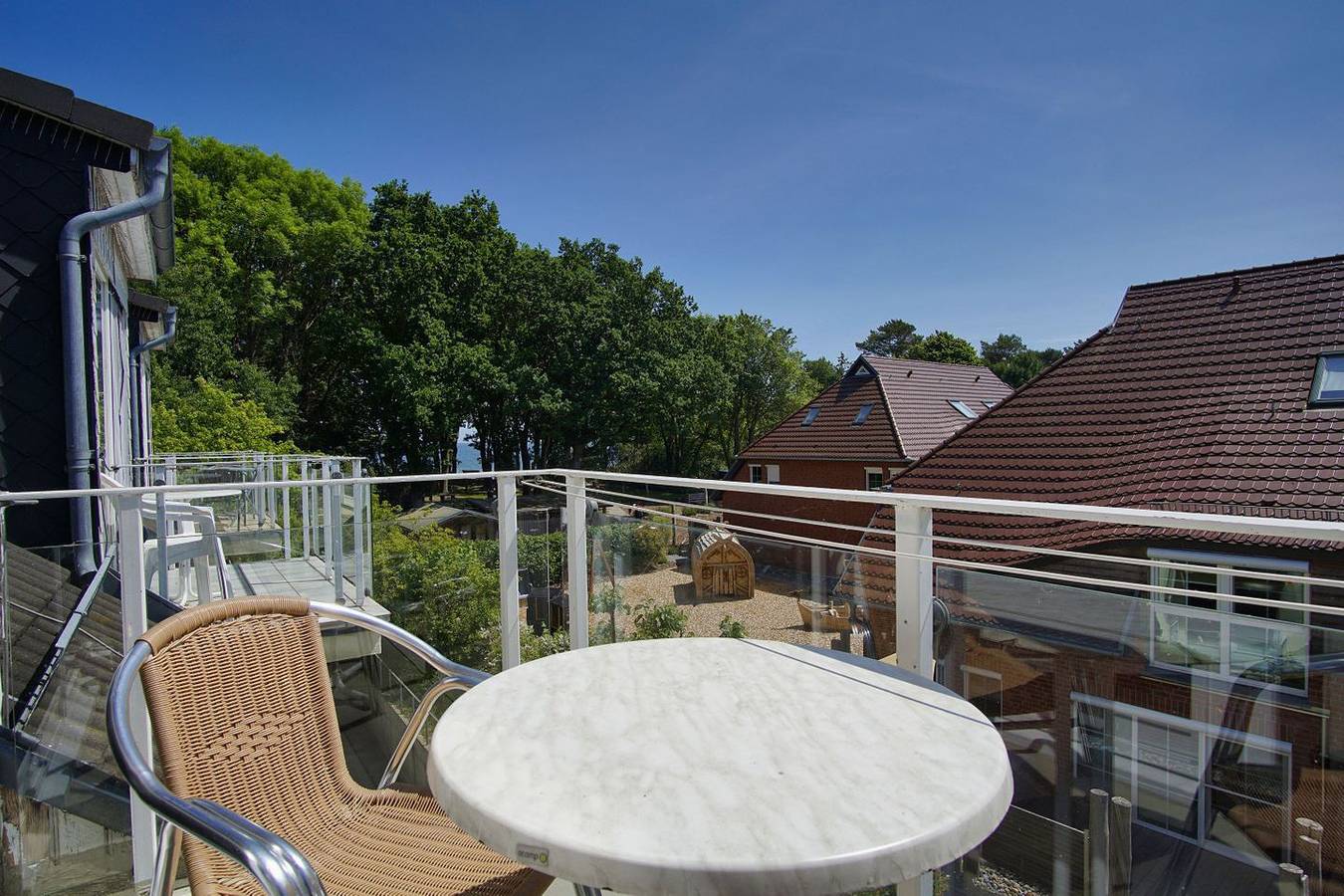 Ganze Wohnung, Nur 100 m zum Strand, schöne Fewo mit Balkon - App. Eldena Fewo 10 in Lobbe, Mönchgut