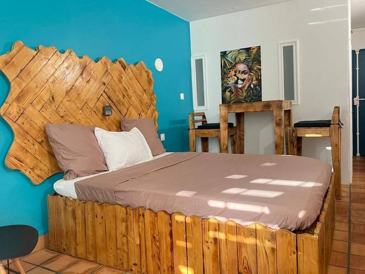 Appartement de vacances pour 2 personnes, avec terrasse ainsi que piscine et vue, animaux acceptés