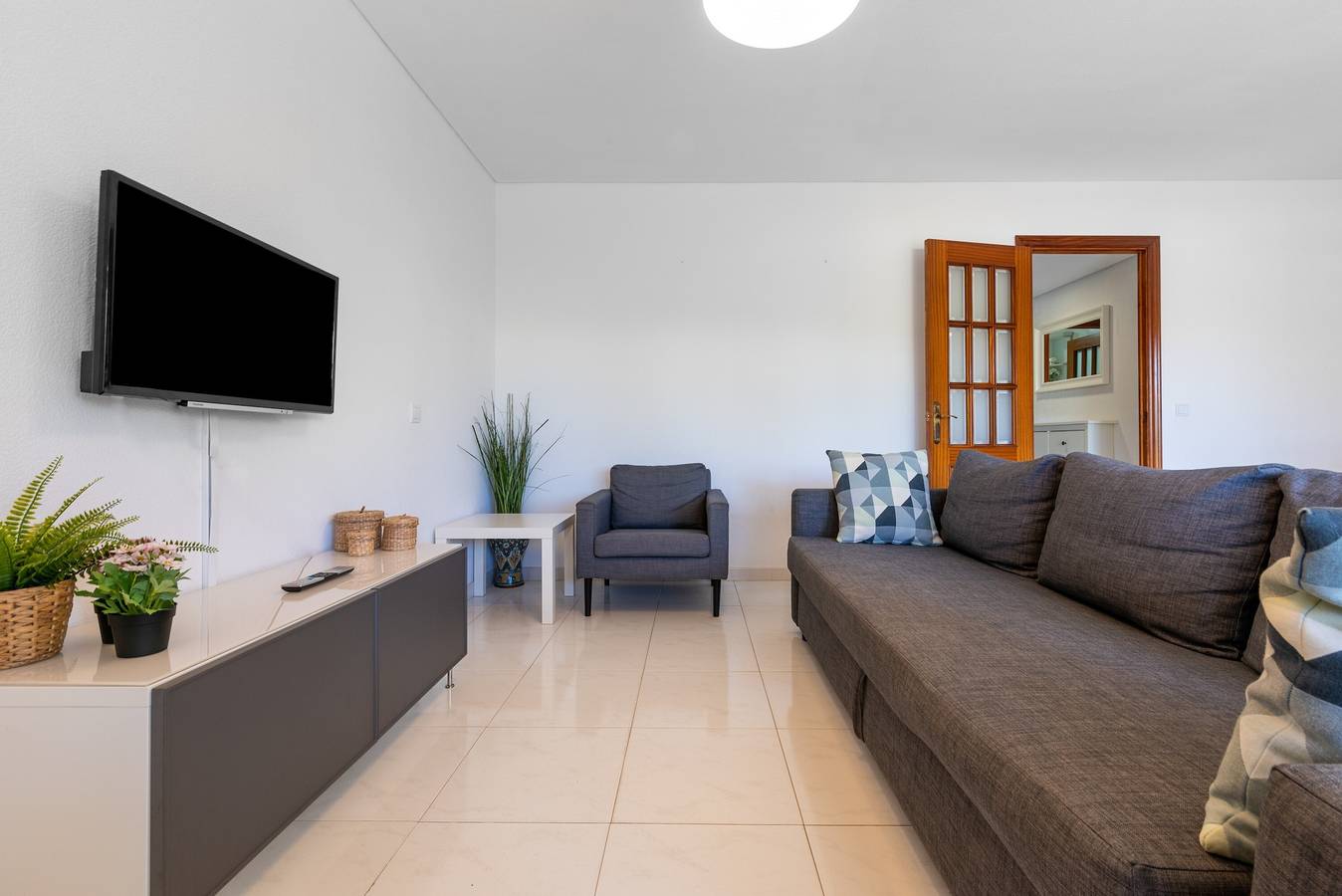 Entire apartment, Apartment 'Eurosol Carihuela' with Shared Garden, Wi-Fi and Air Conditioning in La Carihuela, Torremolinos