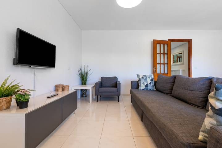 Apartamento entero, Apartamento 'Eurosol Carihuela' con jardín compartido, Wi-Fi y aire acondicionado. in La Carihuela, Torremolinos