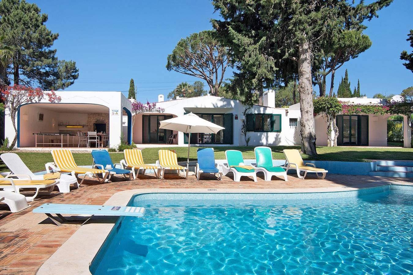 Villa 'Quinta da Balaia' close to the Sea with Pool & Wi-Fi in Albufeira, Faro District
